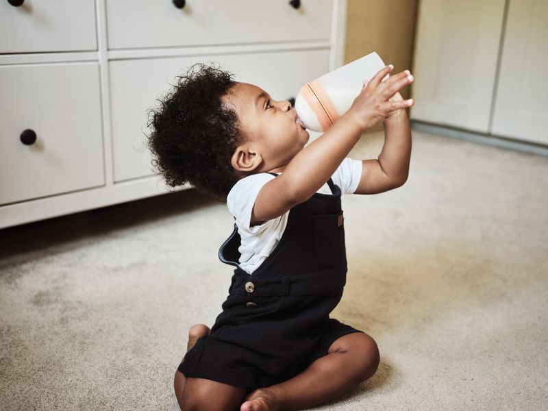 Tåteflaske i silikon 240ml, GRØNN / BORRN