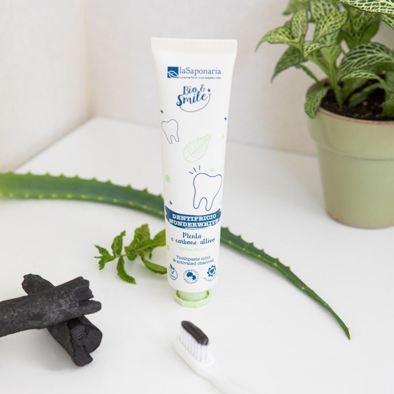 Wonderwhite Mint & Charcoal toothpaste 75 ml / La saponaria
