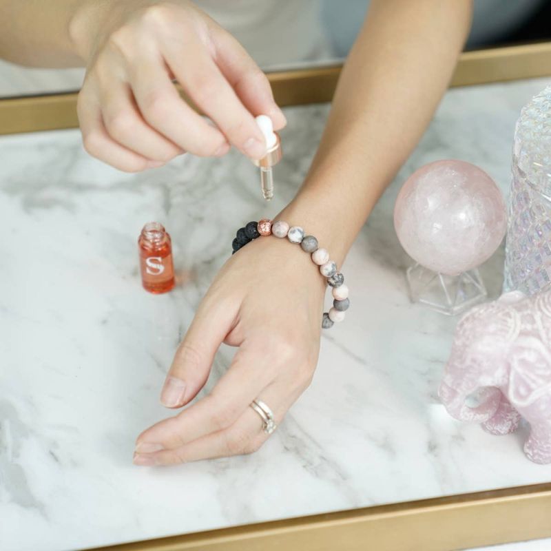 Diffuserarmbånd med krystaller og eterisk olje - sebrajaspis og lavastein, Scilla Rose