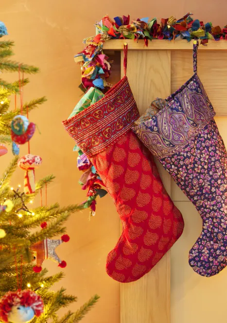 Hovedbilde Julestrømpe av resirkulerte sarier - assortert / Namaste Fair Trade