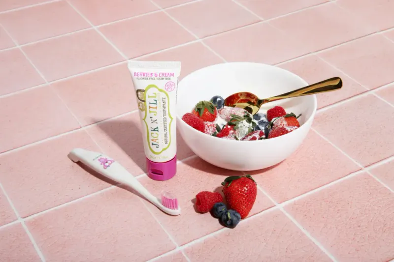 Naturlig tannkrem til barn, Berries & Cream 50g / Jack N`Jill 