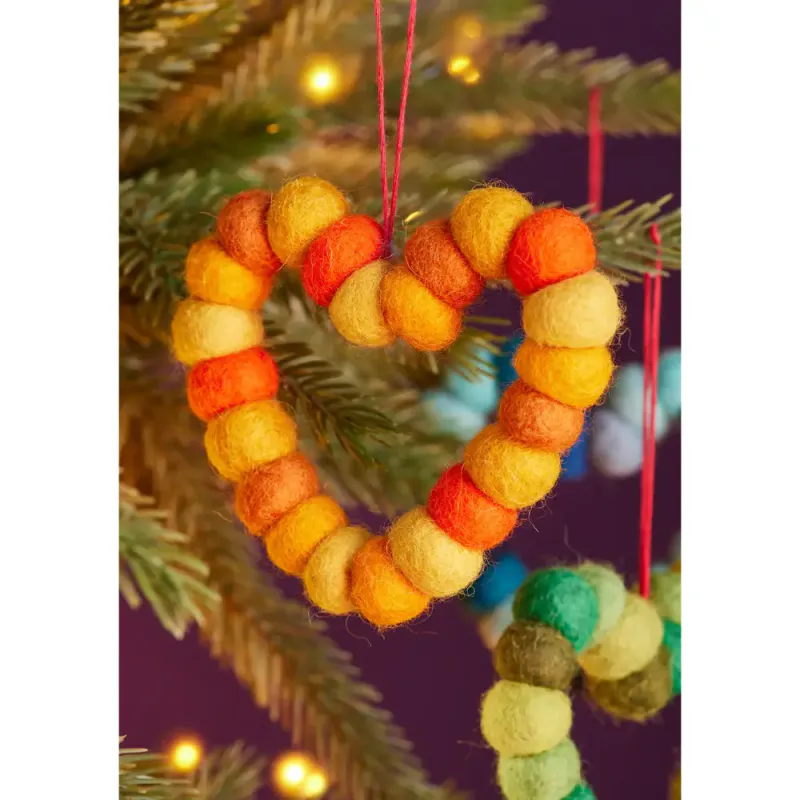  4 stk Wool Pom Pom Hearts - Fair Trade / Namaste Fair Trade
