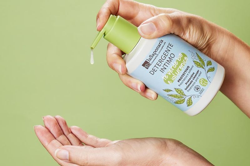 Protective Intimate Cleanser, Green Tea & Hyaluronic 250ml / La Saponaria
